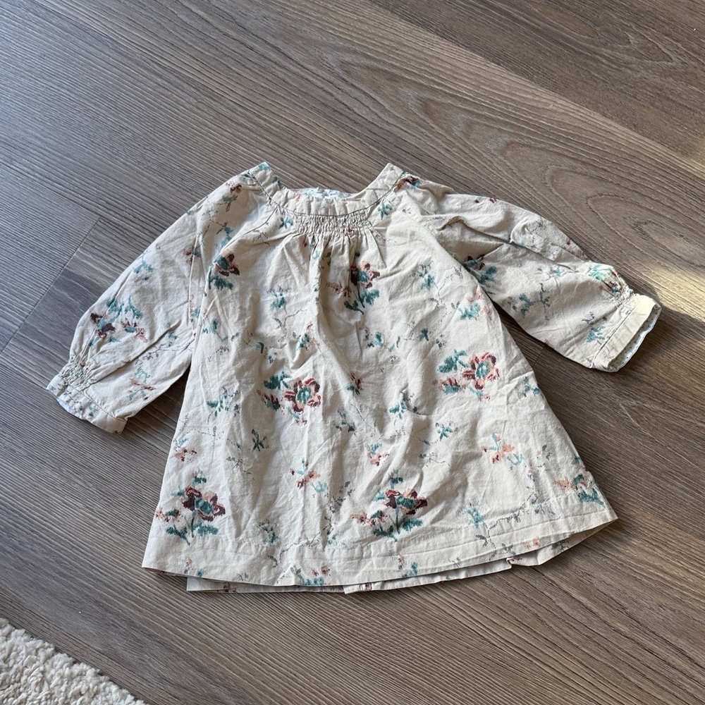 Bonpoint baby girl beige floral dress with smocking detail - size 6 months